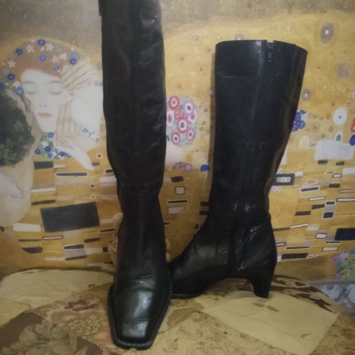 Чоботи цікаві,натуральна шкіра..