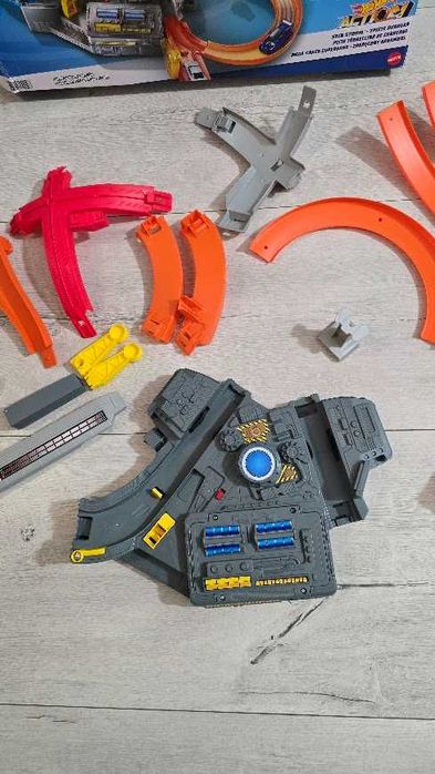 Tor samochodowy Mattel Hot Wheels Team CDL45 Zakręcony Karambol  5 +