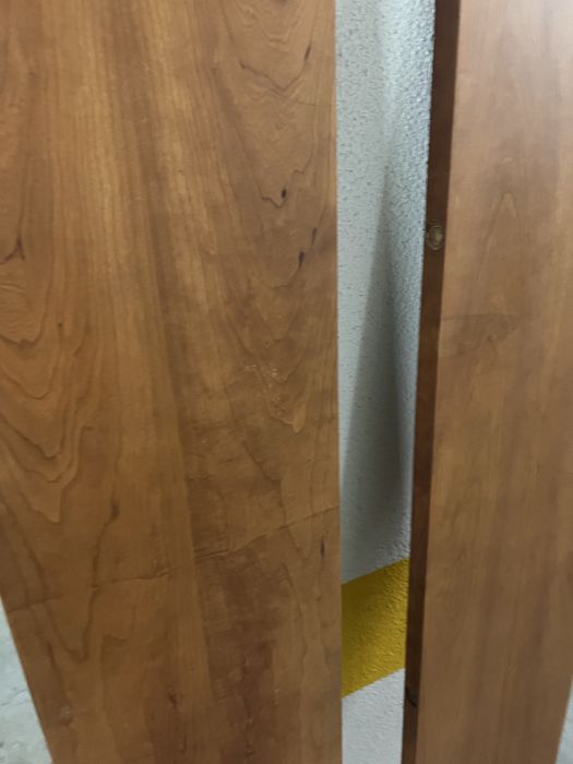 Prateleiras castanhas