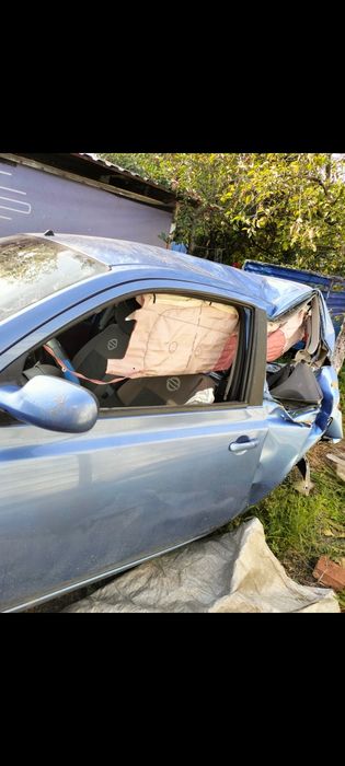 Нісан мікро 2003