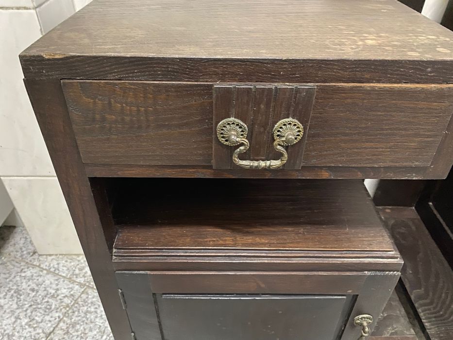 Duas mesinhas de cabeceira