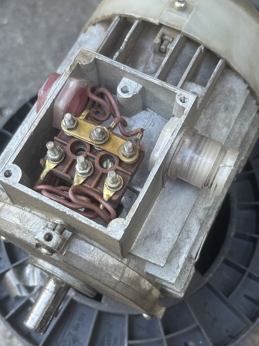 Электродвигатель .