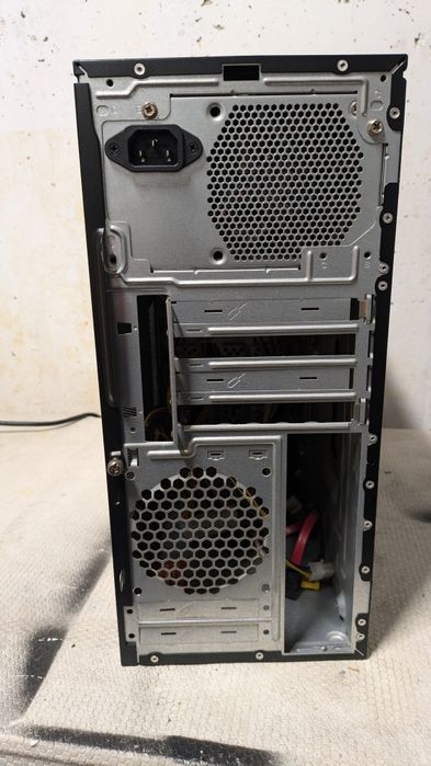 Caixa com fonte Compaq