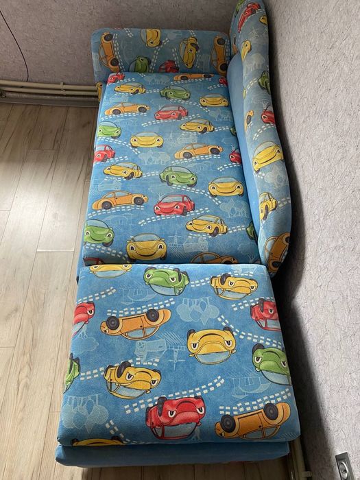 Диван в дитячу кімнату