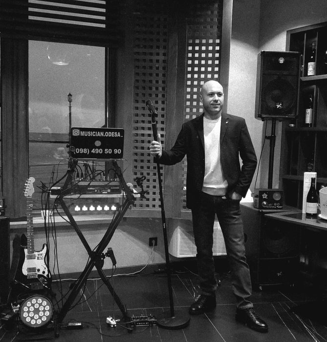 Диджей DJ музыкант, живой вокал,караоке ,и ведущая на праздник,Одесса
