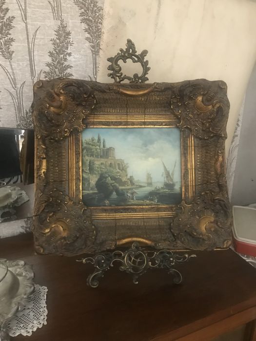 Quadro de pintura a óleo em tela com uma moldura dourada