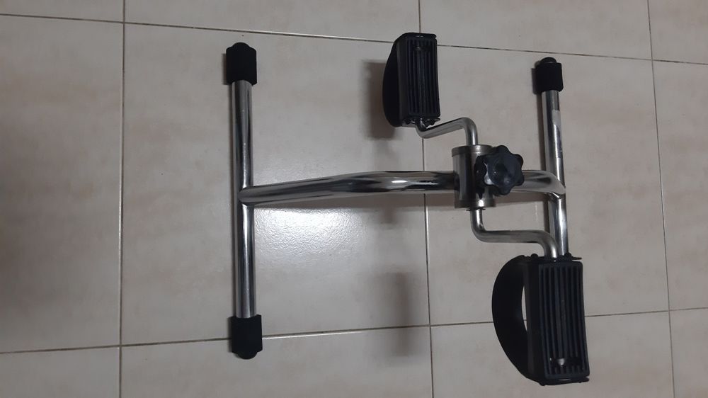 Bicicleta para exercício dos braços e das pernas
