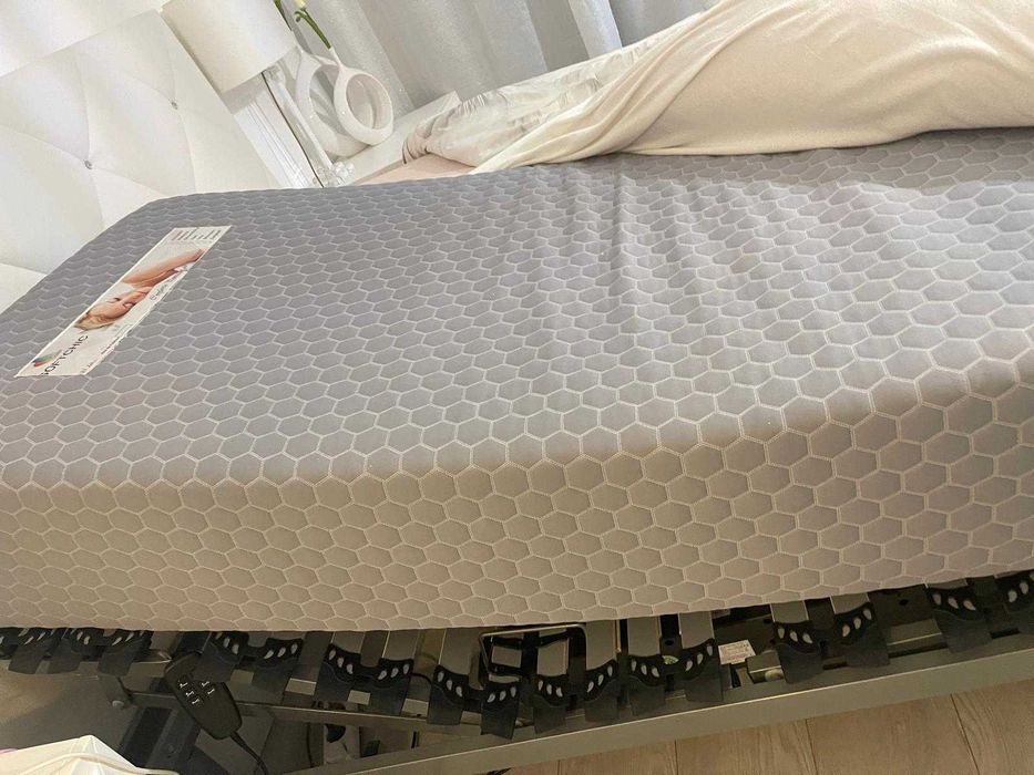 cama articulada em excelente estado com muito pouco uso