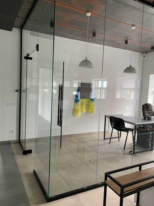 Скляні перегородки, перила, навіси/козирьки, двері, розсувні системи.
