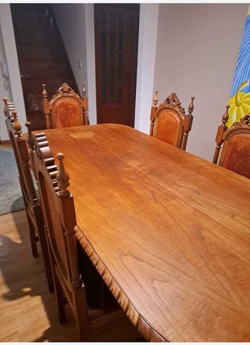 mesa de sala e cadeiras em madeira de castanho maciça