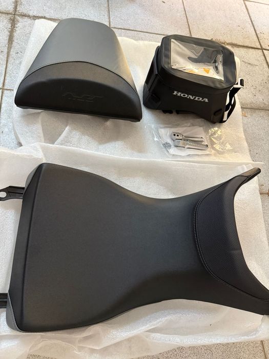 Banco / Mala / Apoios pés Honda NT1100 de 2025 * NOVO *