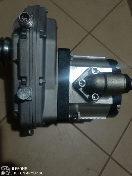 Pompa hydrauliczna z przekładnią