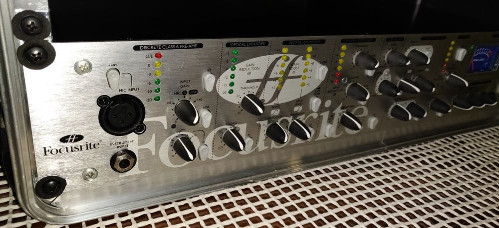 Focusrite Platinum VoiceMaster Pro (pre-amp)