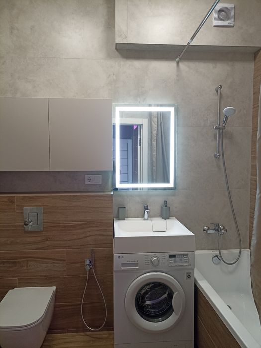 Новобудова  погодинно подобово автовокзал ТЦ"Арена"  виписую документи