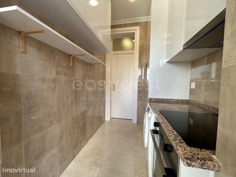 Apartamento T1+1, versátil, com vista desafogada em Campo de Ouriqu...