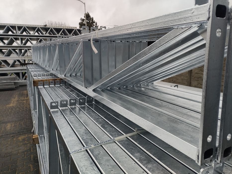 Kratownice ocynkowane 9m ze spadkiem.