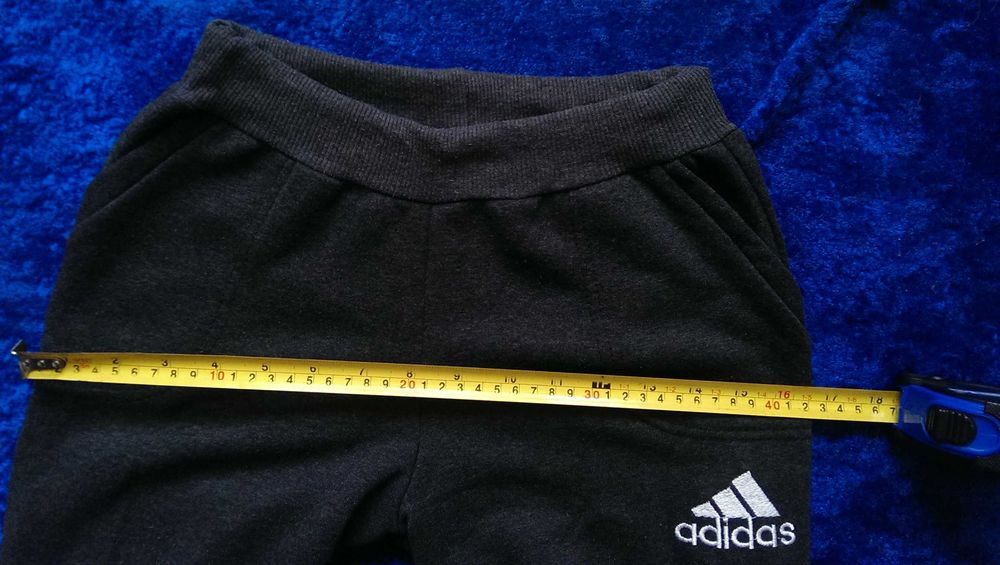 Спортивные штаны Adidas 42 размер на подростка в отличном состоянии