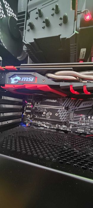 COMPONENTES: i7 8700 • GTX 1080 8gb  •  MSI Z370 SLI Plus