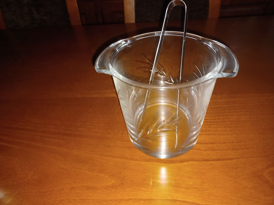 Conjunto de copos de uísque com balde