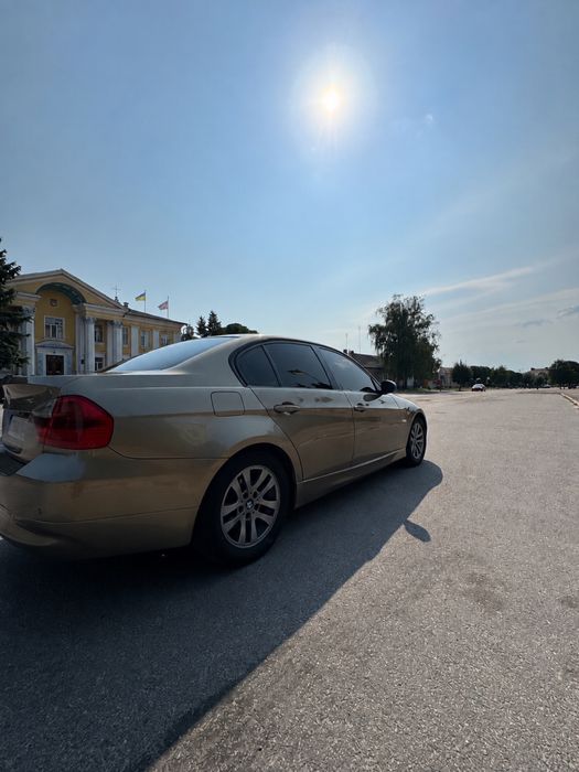 Продам BMW e90..