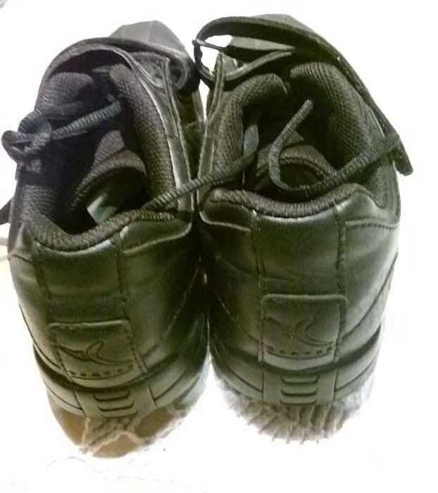 Ténis pretos Domyos 38 impecáveis. Atacadores e velcro. Promoção