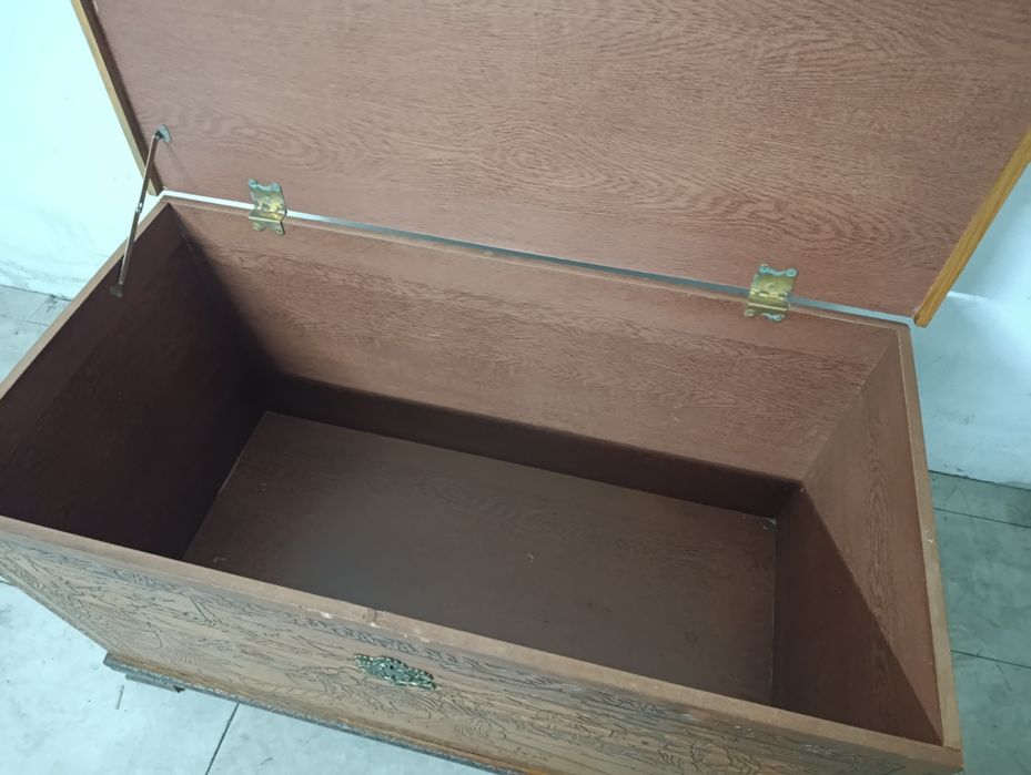 Arca em madeira para arrumação