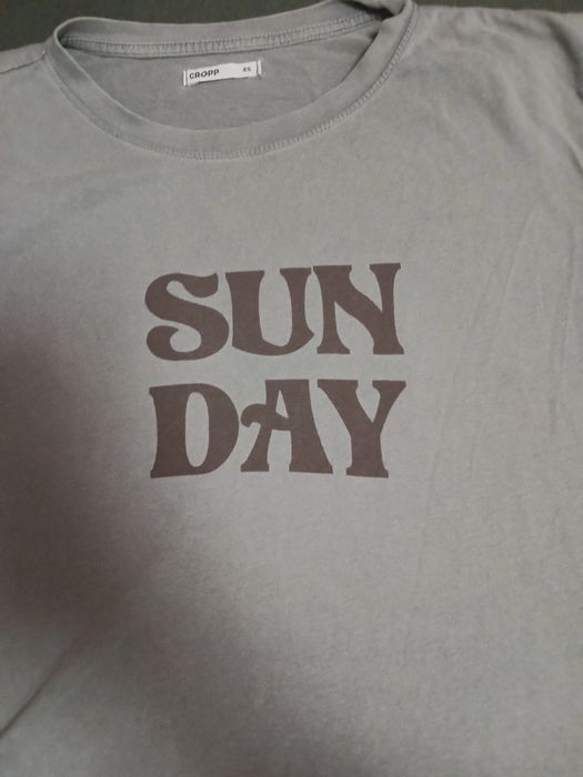 Szary T-shirt z napisem