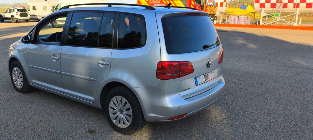 VW TOURAN 2011 1.6TDI (7 lugares) foto 3