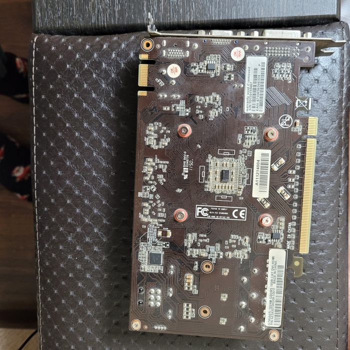 Видеокарта  GeForce  gtx550ti на детали