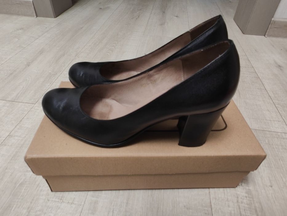 Шкіряні туфлі фірми Камея 38 розмір 25 см устілка