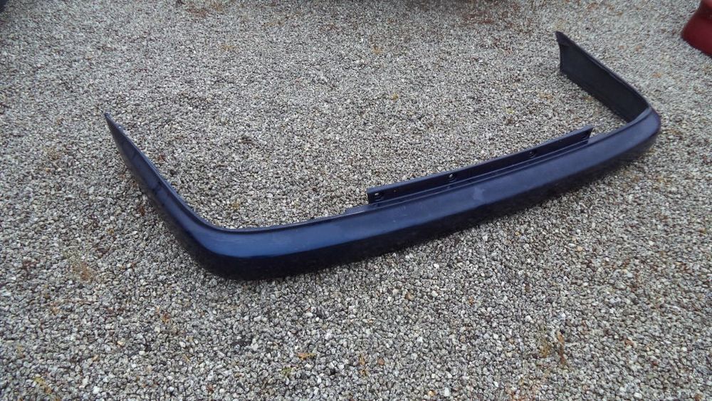 Para-choques Toyota Avensis  ano 1998 a 2002tras (parte superior)