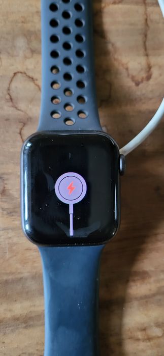 iPhone SE i Apple Watch SE 40mm