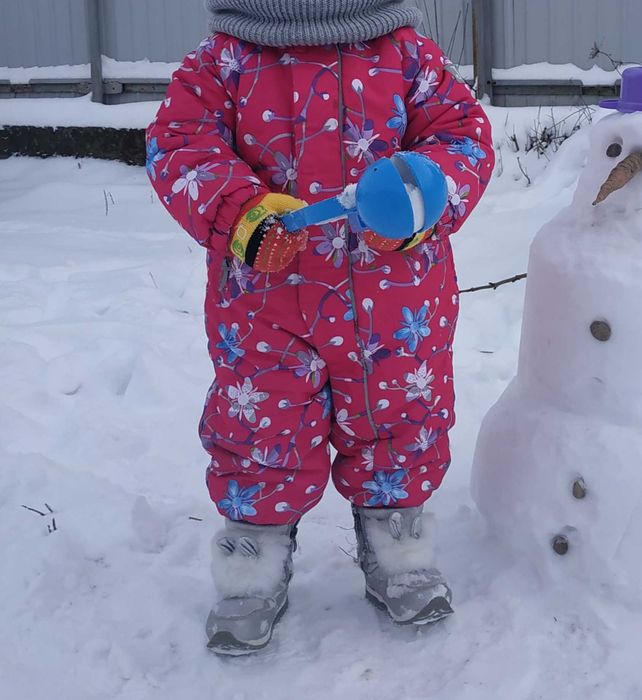 Комбінезон для дівчинки.
