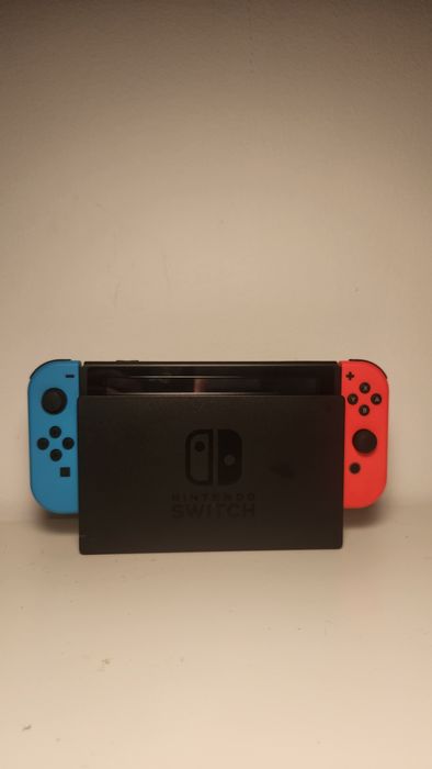Nintendo Switch e 2 Jogos Originais