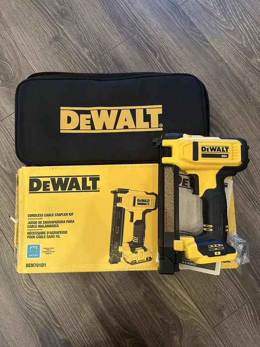 Акумуляторний степлер Dewalt DCN701.20v