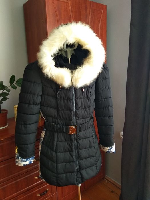 Тепла чорна курточка