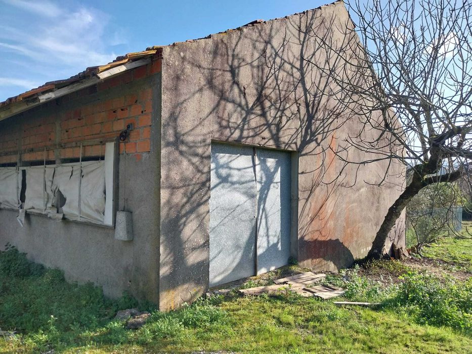 Casa para recuperar com terreno em Outeiro das matas, Ourém