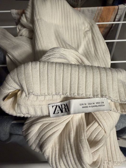 Sukienka sweterkowa Zara