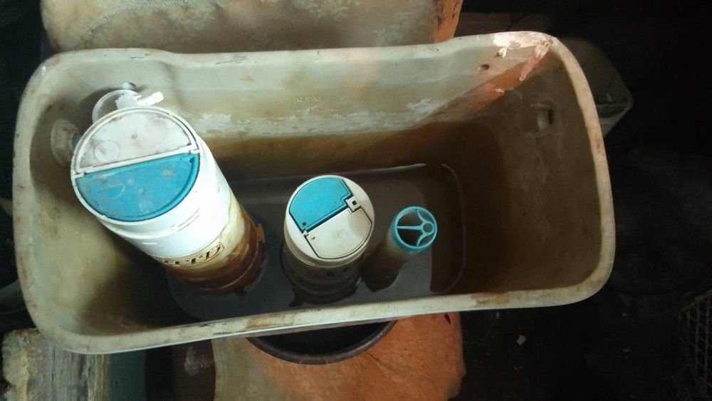 Pokrywy  spłuczki 38 18 37 16 12 i 35,5 spłuczki na 17
