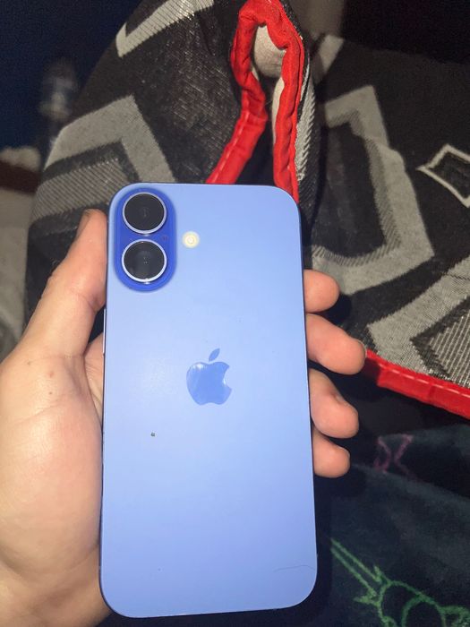 iPhone 16 azul  como novo