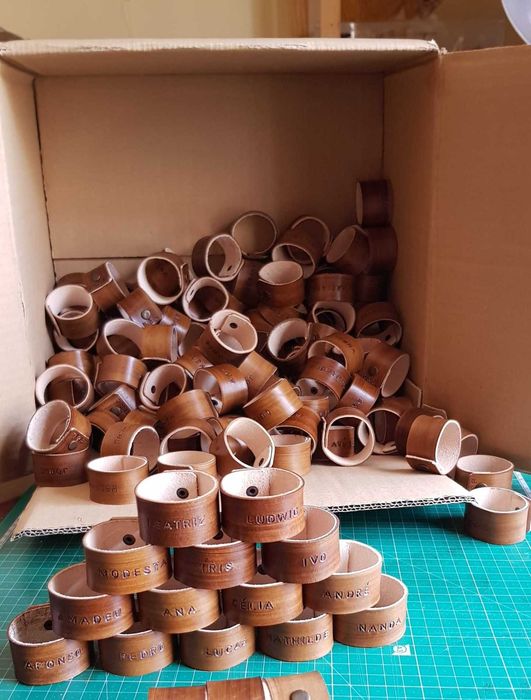 Argolas em Couro Personalizado