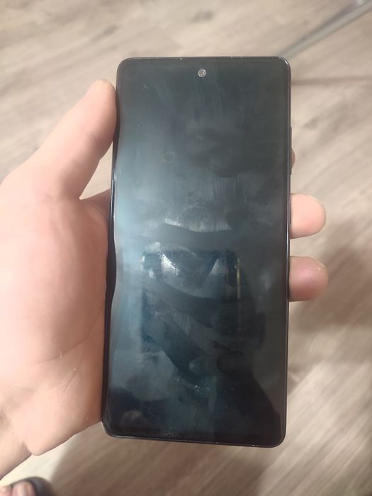 Продам телефон Samsung s20 fe 5g 6/128 в хорошому стані з невеликим дефектом