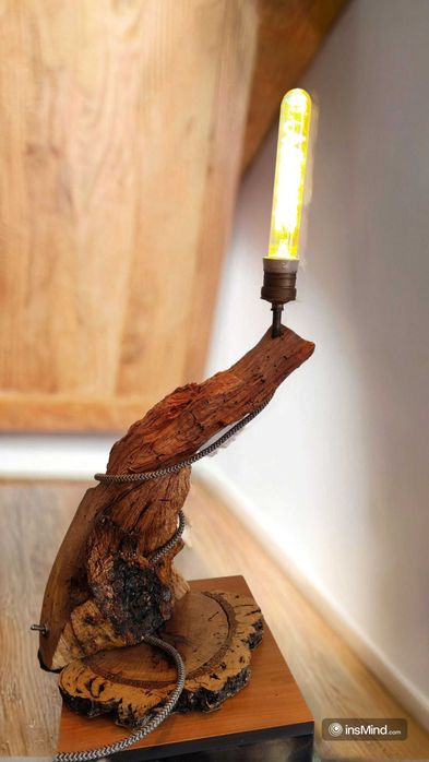 Candeeiro Artesanal com base em madeira de sobro