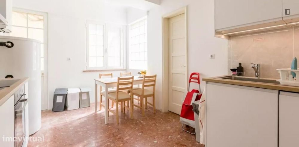 Quarto - localizado em Intendente Lisbon