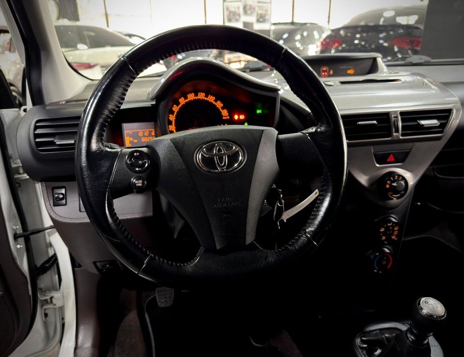 Toyota iQ 1.0 VVT-i 2 EP