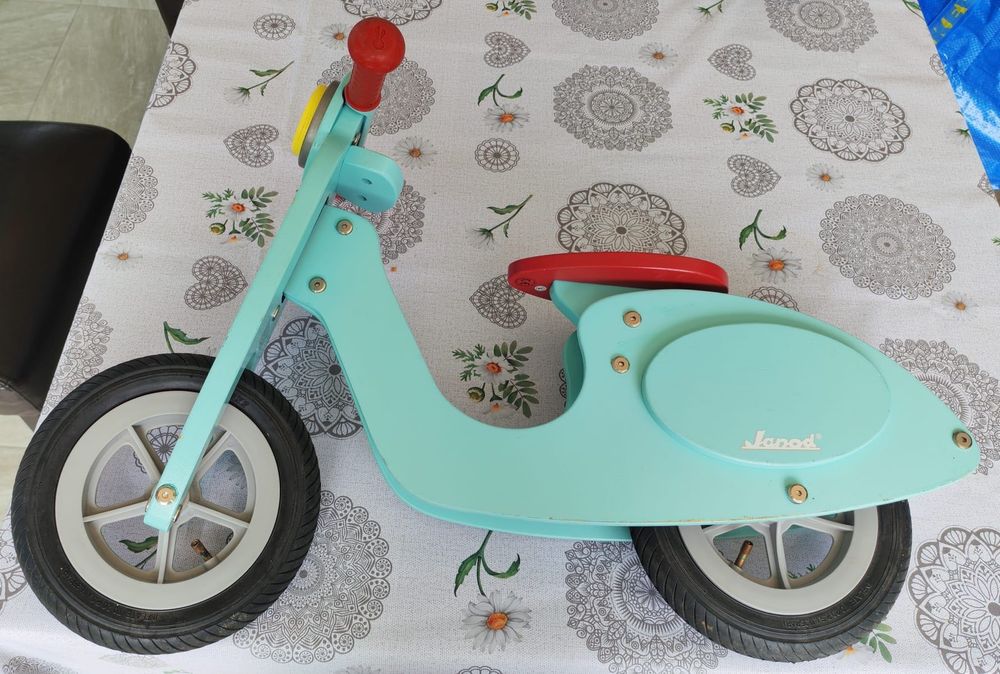 Bicicleta sem pedais/trotinete scooter em madeira janod