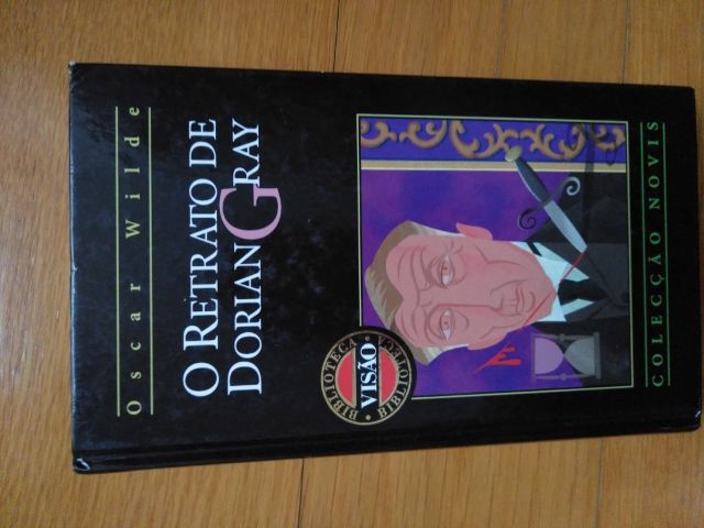 livro o retrato de Dorian Gray Oscar Wilde biblioteca visão