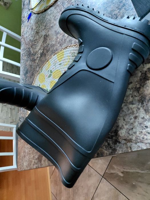 Wodoodporne Kalosze gumowe firma Veltuff.