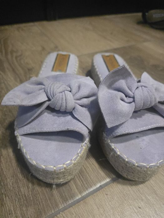 Klapki na koturnie DeeZee – rozmiar 38 – stan bardzo dobry