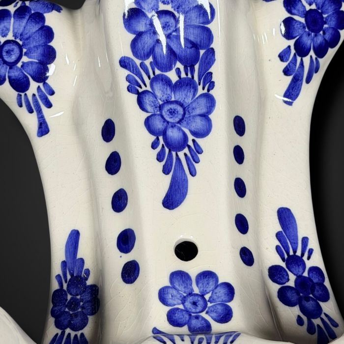 świecznik ścienny fajans Włocławek kwiaty kobalt b6/012436